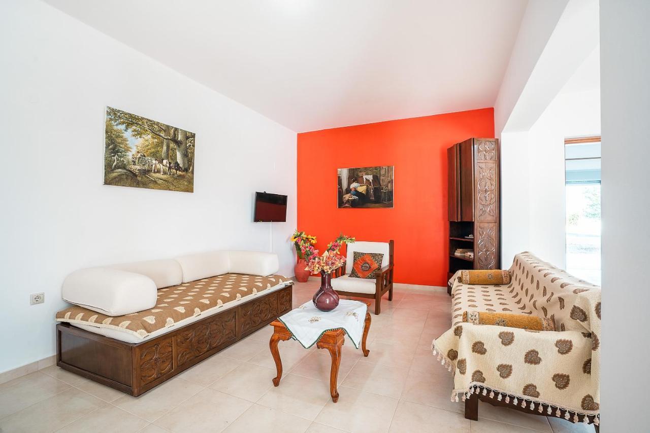 Apartment White Pearl 1 *